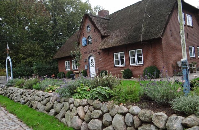 Ferienwohnung-DG-im-Reetdachhaus-im-Ort-Welt