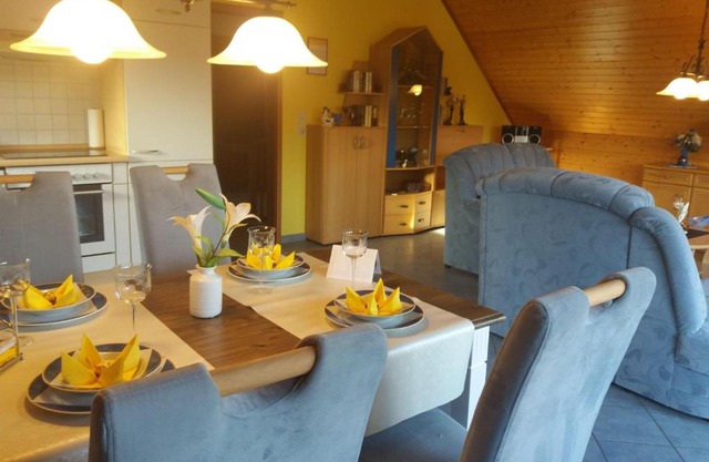 Ferienwohnung-Dorette-in-Stakendorf-mit-Blick-ueber-den-Dorfteich