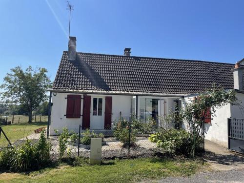 Ferme rénovée avec étang privé, proche de la forêt de Tronçais, idéale pour pêche et détente - FR-1-489-389