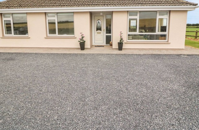 FERN COTTAGE, pet friendly, with a garden in Youghal, County Cork
