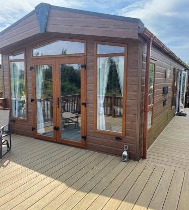 Fern Lodge with Hot Tub