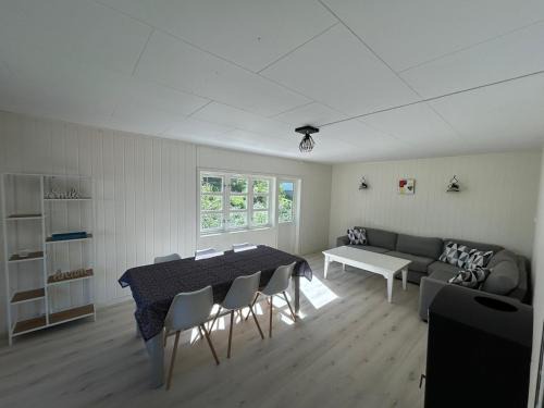 FERRYtale, cozy, spacious house on Senja