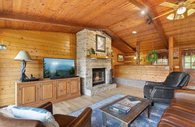 Festive Family Cabin! 2BR, 2 Living Rooms, & Scenic Smoky Views