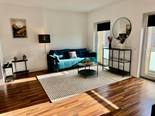 FeWo Palmtrees 2 - Große und moderne 2 Zimmerwohnung mit französischem Balkon in Gladbeck-Mitte nähe Movie Park und Veltins Arena