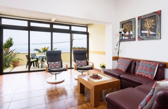 Fewo Solymar, mit 2 Schlafzimmern, 2 Bädern, eigener Terrasse und Garten, Meerblick, Pool, Parkplatz