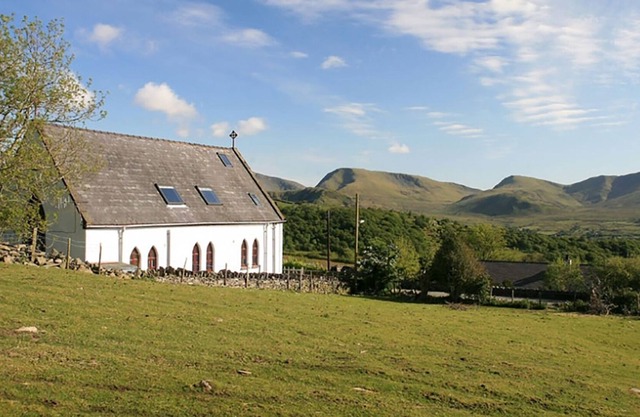 FFYNNON WEN, pet friendly, with a garden in Dinorwig