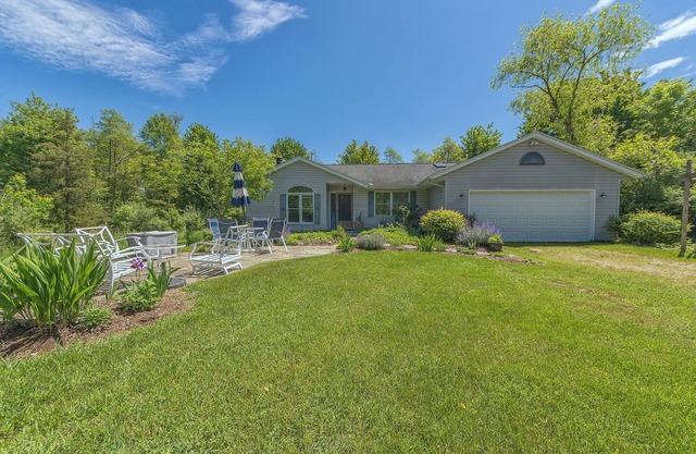 Fields of Fennville - Located on Lakeshore drive - close to public beach access!