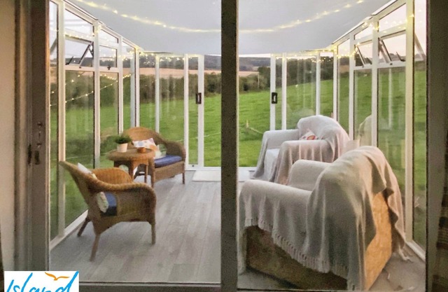 Fields View - a bungalow that sleeps 4 guests in 2 bedrooms