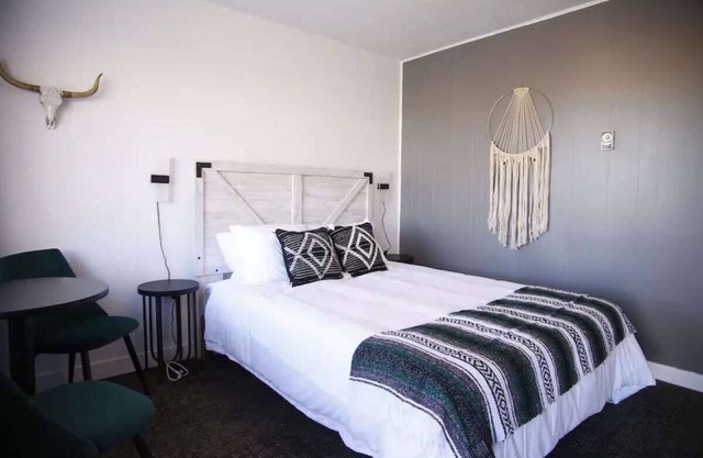 Fillmore Lodge: Discounted Cheerful Queen Room