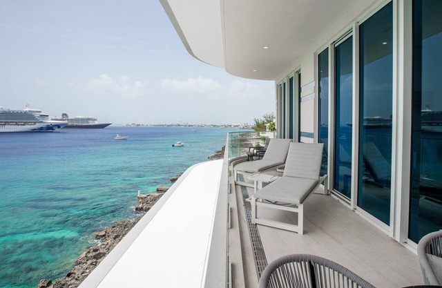 FIN # 28 – Modern Oceanfront Condo
