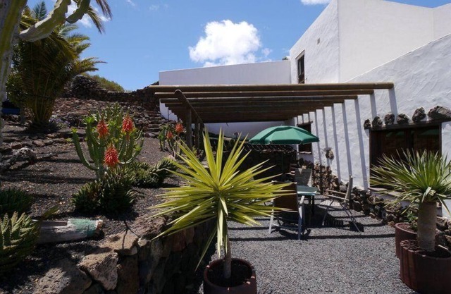 Finca "Casa Cueva" with pool