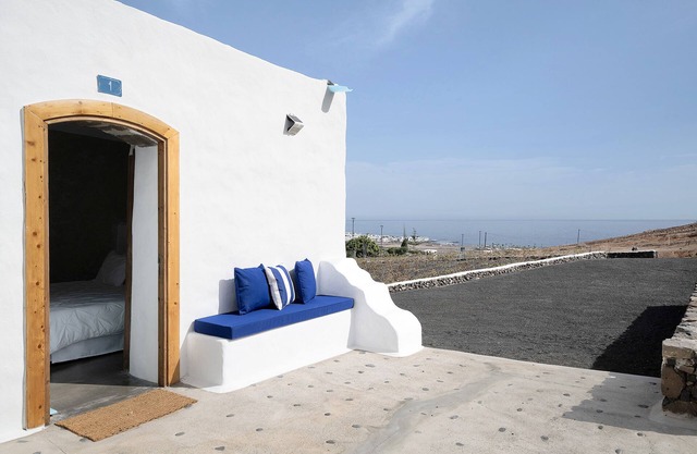 'Finca Petite Vineyard' with Mountain View, Private Terrace and Wi-Fi