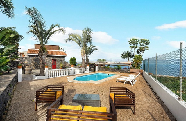 "Finca Viña Maria" with Sea View, Private Pool & Wi-Fi