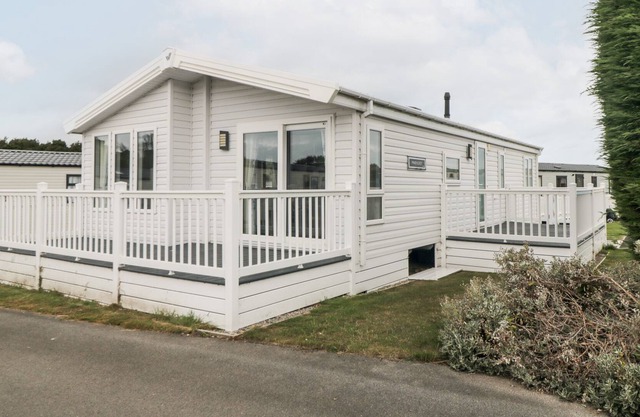 FINCH 49, family friendly, country holiday cottage in Cayton