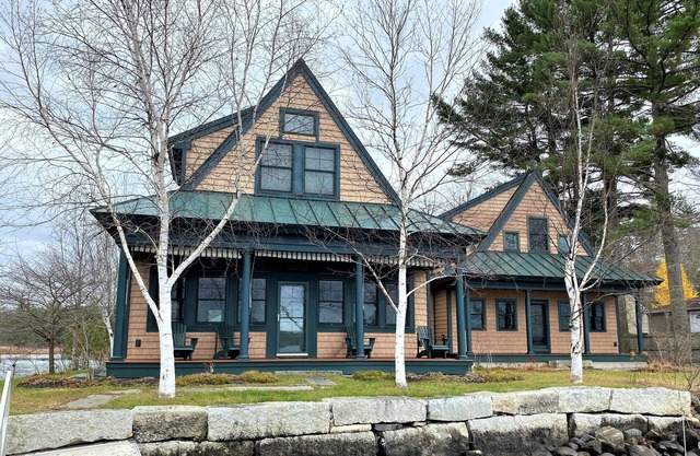 Find Your Bliss at this Private and Captivating Lakeside Retreat