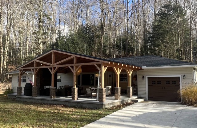 Findley Lake- Pfarrhaus- Enjoy 4 seasons of skiing, snowmobiling and the lake.