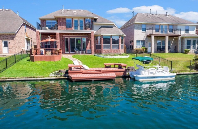 Finest Luxury Resort-Style VILLA Home!PANORAMIC WATERFRONT PRIVATE LAKE SHORE!