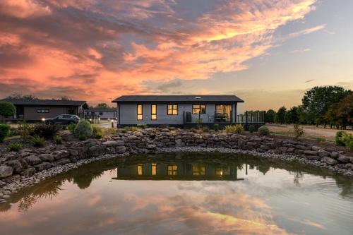 Finest Retreats - Cambridge Luxury Lodge