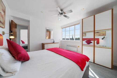 Finest Retreats - Chelsea Apartments, Two Bedroom