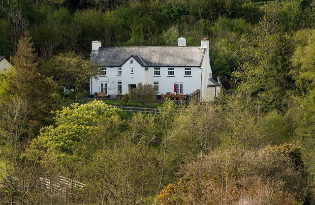 Finest Retreats | Lower Aylescott Farmhouse