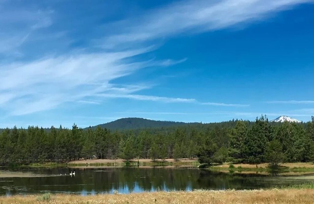 Finest view in Sunriver! Cozy get away to enjoy the snow!