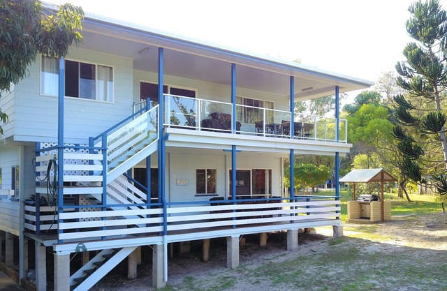 Fins - Happy Valley, Fraser Island - 5 Bedroom | 4 Bath | 2 Kitchen | Free WiFi