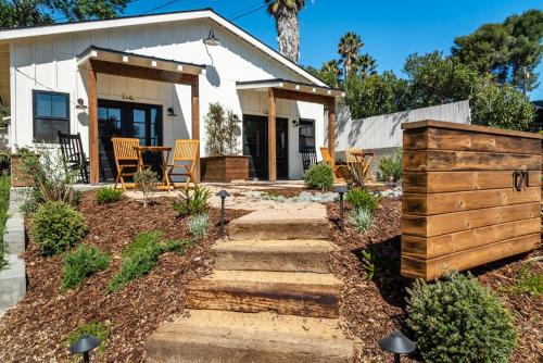 Fiorella Sofia-Vine Cottages