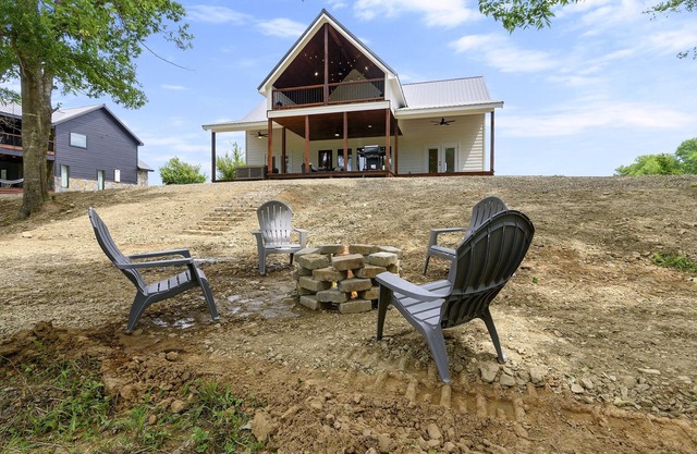 Fire Pit | Grill | Fishing + Hot Tub | Waterfront
