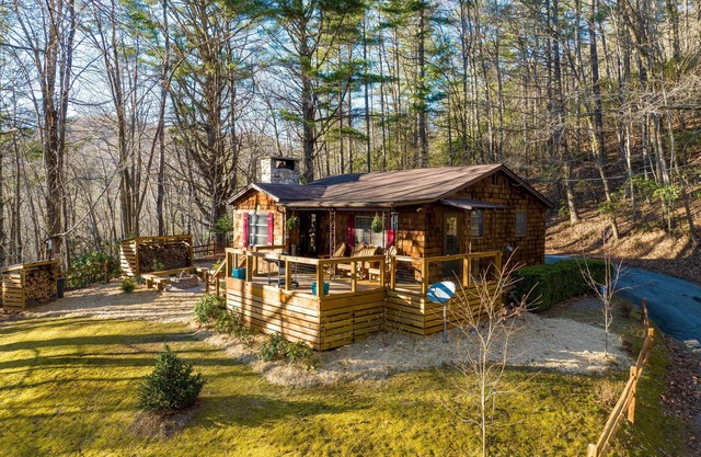 Fire Pit, Grill, & Views: Cashiers Getaway!