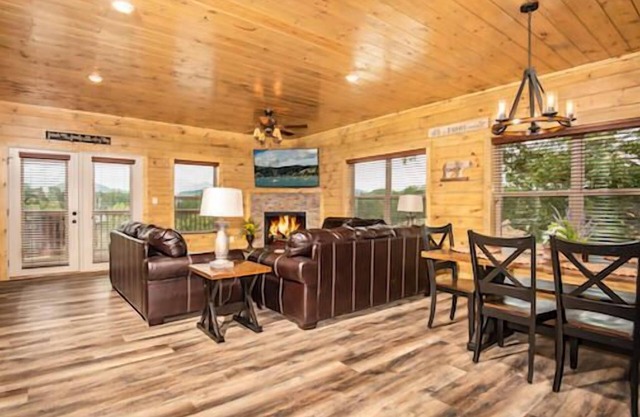 Firefly is a spacious, yet cozy, four-bedroom cabin in Bear Cove Falls.