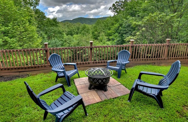 Firepit, Hot Tub, Pinball, Air Hockey & More Games, 3 King Beds & Paved Roads