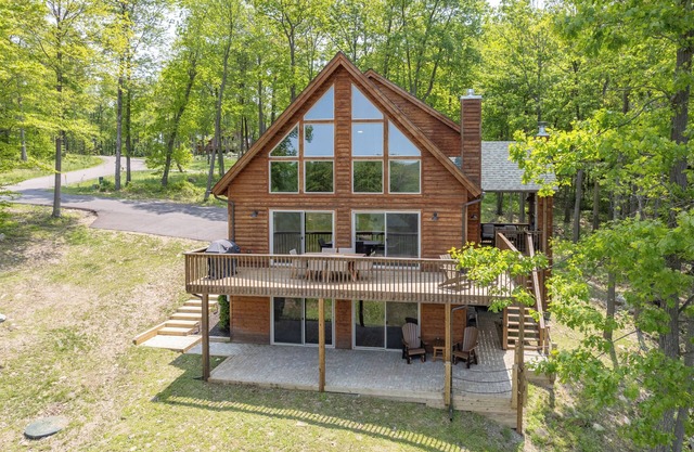 Fireplace Deck, Game Room & Mountain Vibes