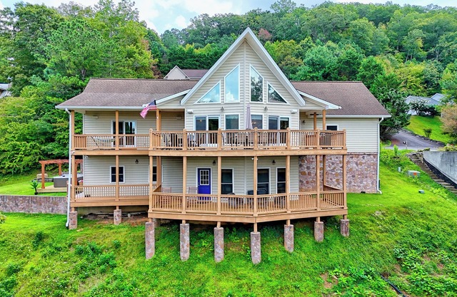Fireside Vista - by Chatuge Home Concierge Cozy mountain retreat with lake views, hot tub, game room, and private cinema lounge.