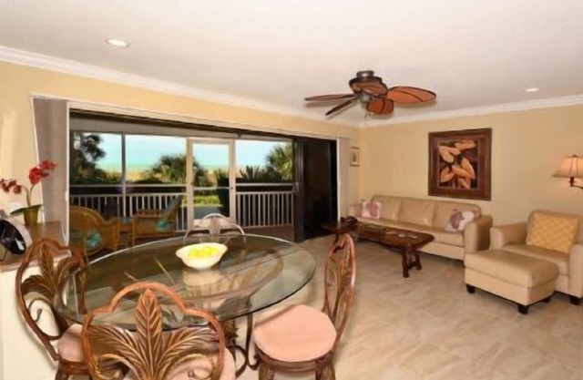 Firethorn 111 - 2 Bedroom Condo with Private Beach with lounge chairs & umbrella provided, 2 Pool.