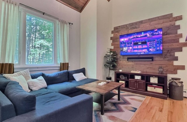 First Chair Chalet- Hot Tub, Fire Pit, Bike Storage