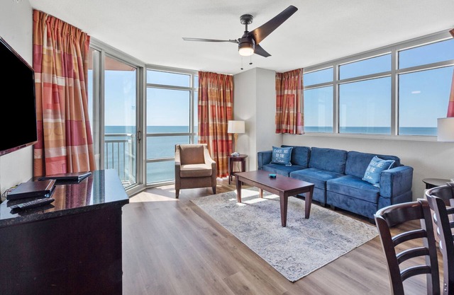 First-class oceanfront condo w/pools, lazy river, pier restaurant/bar in Cherry Grove