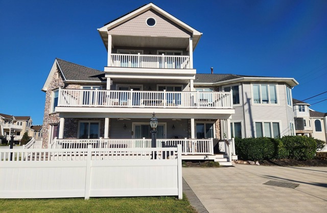 First floor of Brigantine shore home-10 min to Atlantic City!