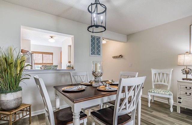 First Floor Condo - Walking distance to beach and pools!