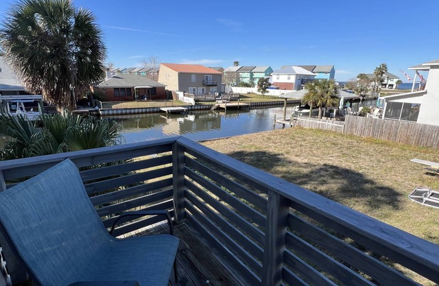 Fish, Grill, Relax |Gulf Breeze Fish Camp |2BR Canal Front Home |Close to Pensacola & Navarre Beach