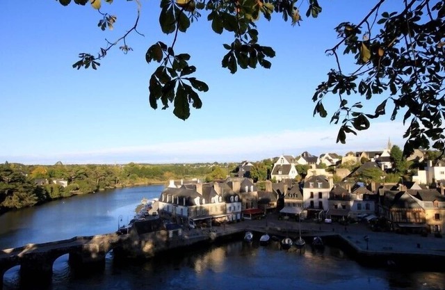 FISHER'S HOUSE, TY SAN STEN, PORT DE ST GOUSTAN in AURAY
