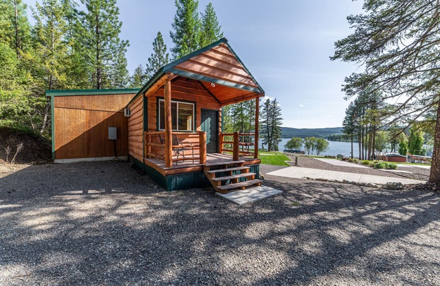 Fisherman's Cove-Charming One Bedroom Lake Views