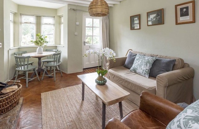 Fishermen's Retreat, character cottage near Bath