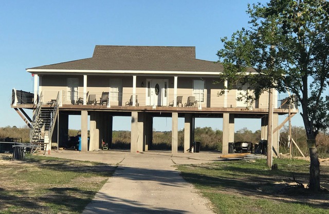 Fishing camp in Reggio LA spacious only 5 minutes from hope dale and Delacroix