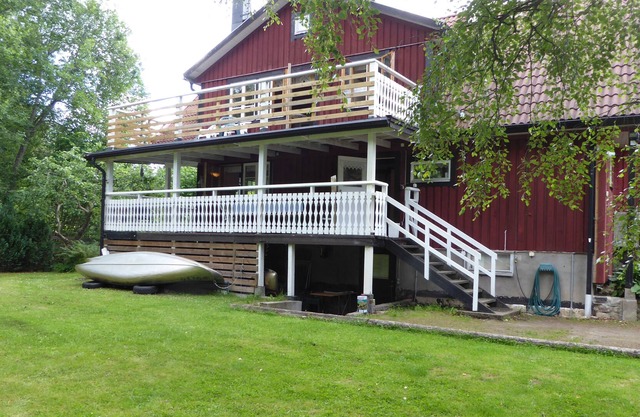 Fishing with friends / family in comf. gr. House with sauna by the lake Asnen