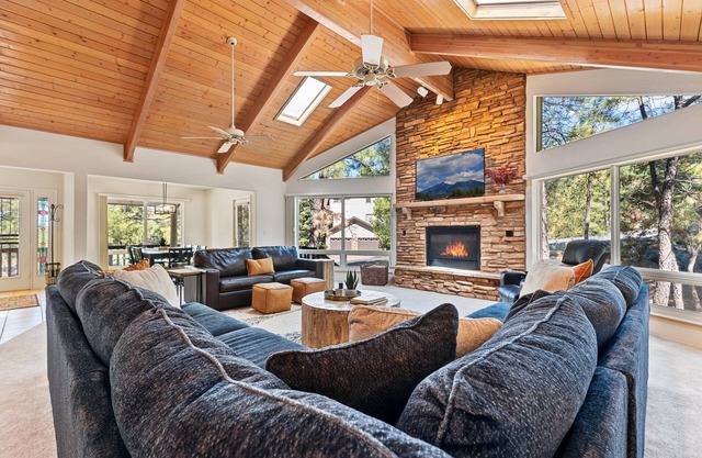 Fishlake Cabin | Serene Forest Escape | Sleeps 10 | Near Flagstaff, Sedona & Grand Canyon