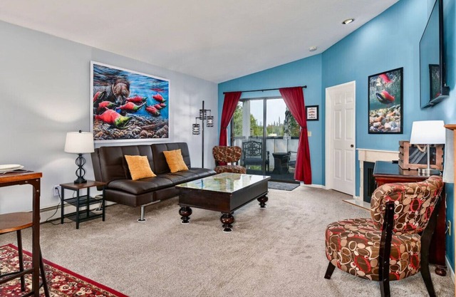 Fishy-Fishy Townhome, 2BR/2BA