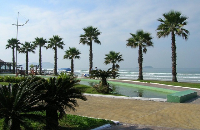 Fit 3 bedrooms, 2 living rooms, accommodates up to 8 people and views of the sea.