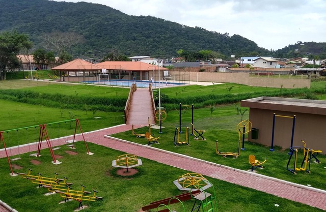 FIT WITH AIR, WIFI, NETFLIX, TV IN ROOMS. RECREATION AREA. IDEAL FOR THE FAMILY