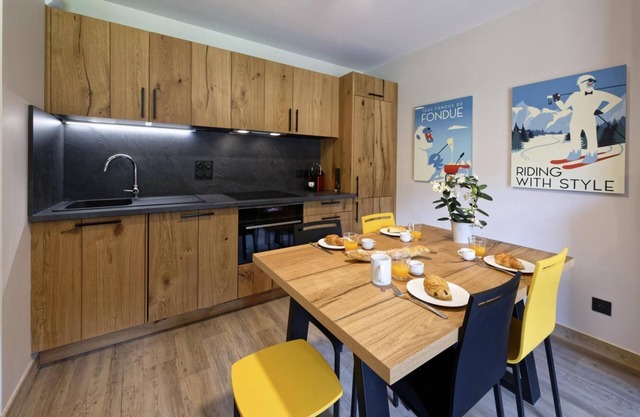 Fitness, swimming pool, sauna, hammam, terrace, balcony, tv, ski locker, 33m², Samoëns