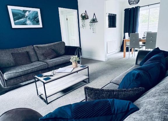 Five Bedroom Five Bathroom House - Dalkeith